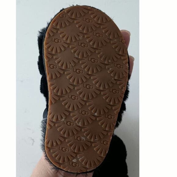 Uggs black furry yeah slides little kid size 6 slingback w/logo barely used glam - Picture 4 of 6